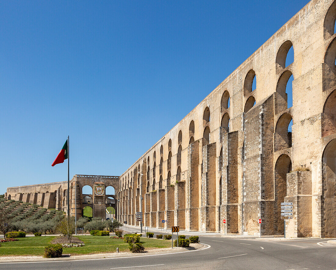 Amoreira aqueduct, Aqueduto da Amoreira, town of  Elvas, Alentejo,  Portugal, Southern Europe built on the foundations of pre-existing Roman aqueduct