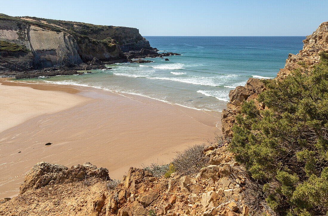 Sandstrand Carvalhal, Naturpark Costa Vicentina, in der Nähe von Brejão, Küstenregion Alentejo, Portugal, Südeuropa