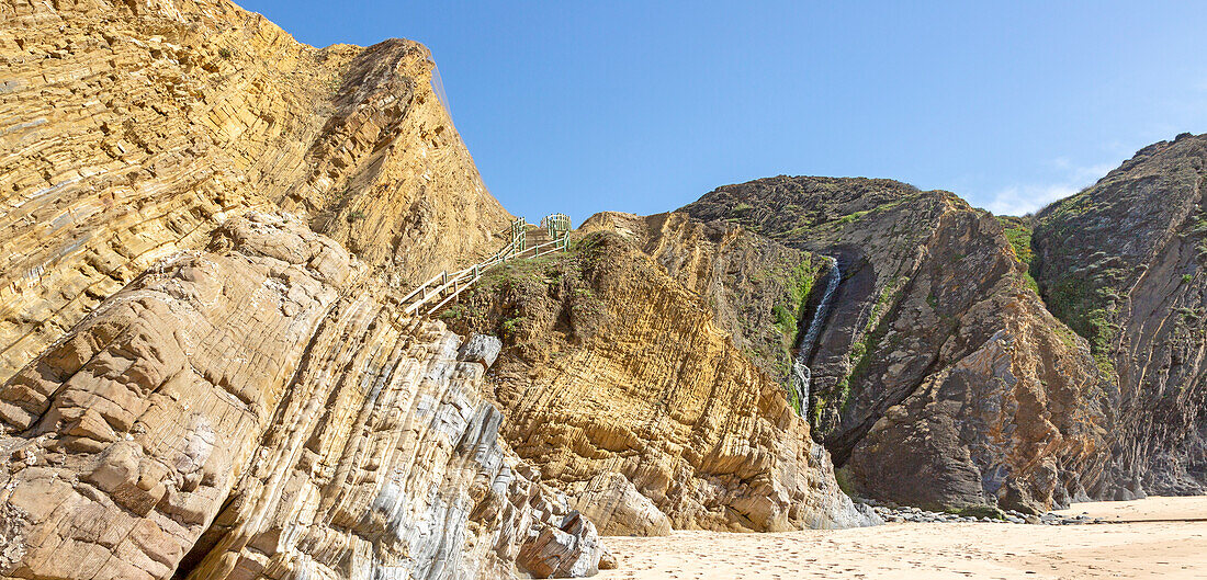 Folded sedimentary rock strata dipping downwards in cliff at Praia dos Alteirinhos, Zambujeira do Mar, Parque Natural do Sudoeste Alentejano e Costa Vicentina, Costa Vicentina and south west Alentejo natural park, Zambujeira do Mar, Alentejo Littoral, Portugal, southern Europe