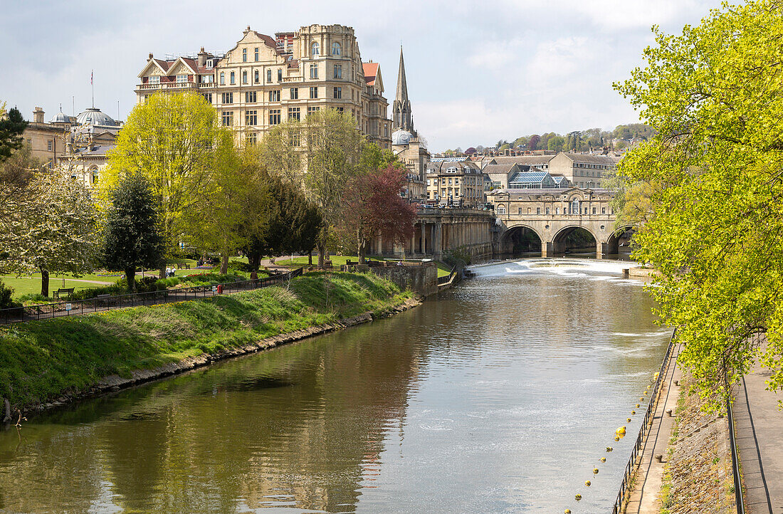 Pulteney Bridge and Empire Hotel, River Avon, Bath, Somerset, England, UK