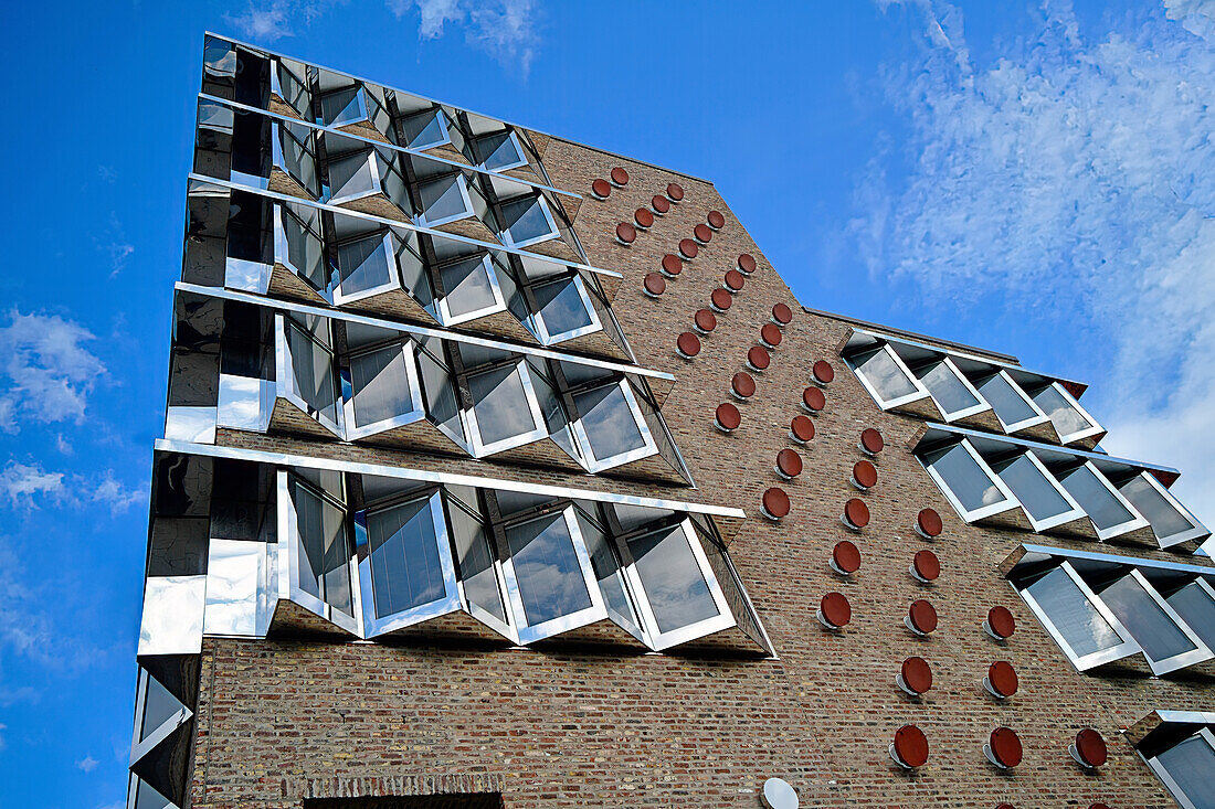  Modern architecture, Sparkasse office building, designed by Lederer, Ragnarsdottir, Ulm, Baden-Württemberg, Germany, Europe 