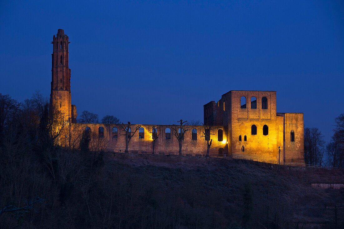 Die Klosteruine Limburg in einer Winternacht, Bad Dürkheim, Rheinland-Pfalz, Deutschland