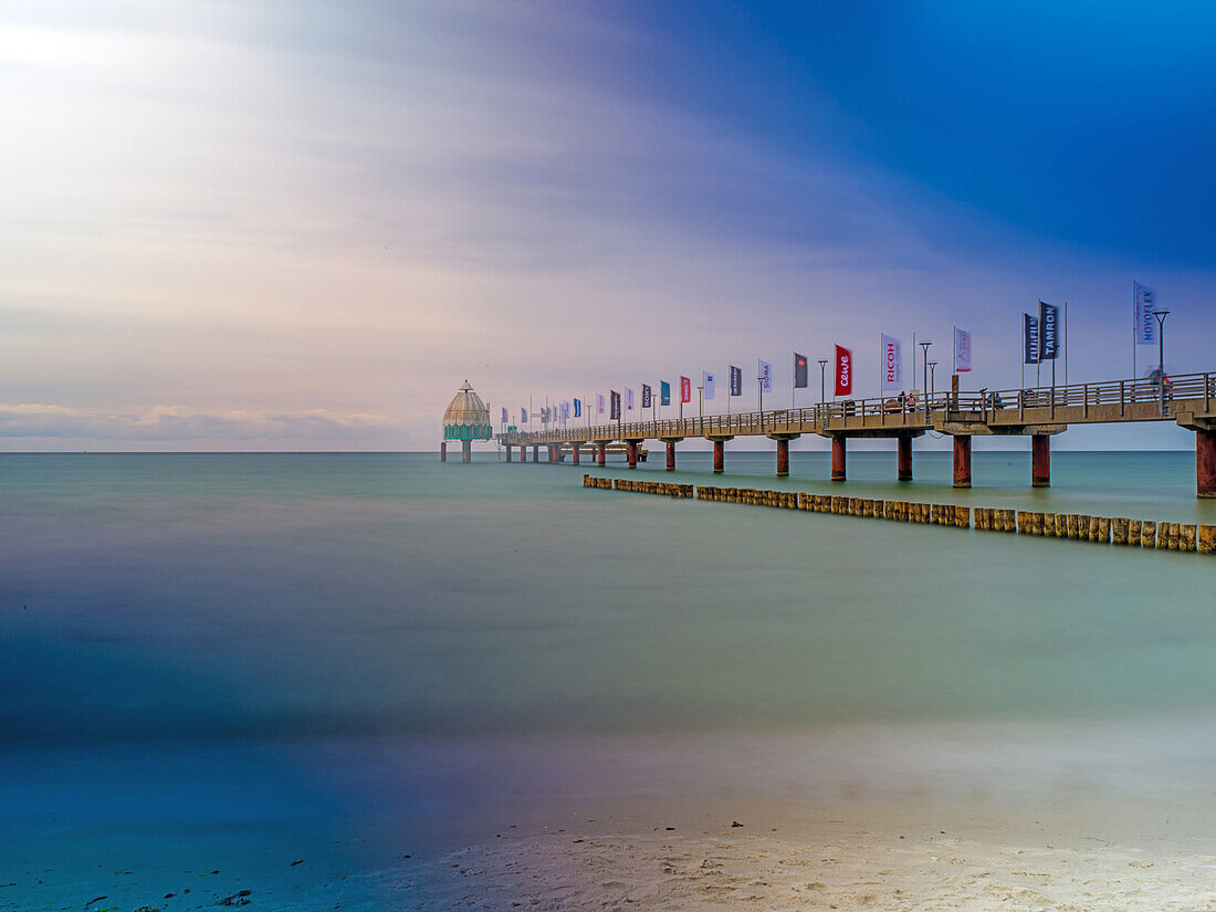  Zingst pier in the evening, Zingst, Darß, Fischland, Baltic Sea, Mecklenburg-Western Pomerania, Germany, Europe 