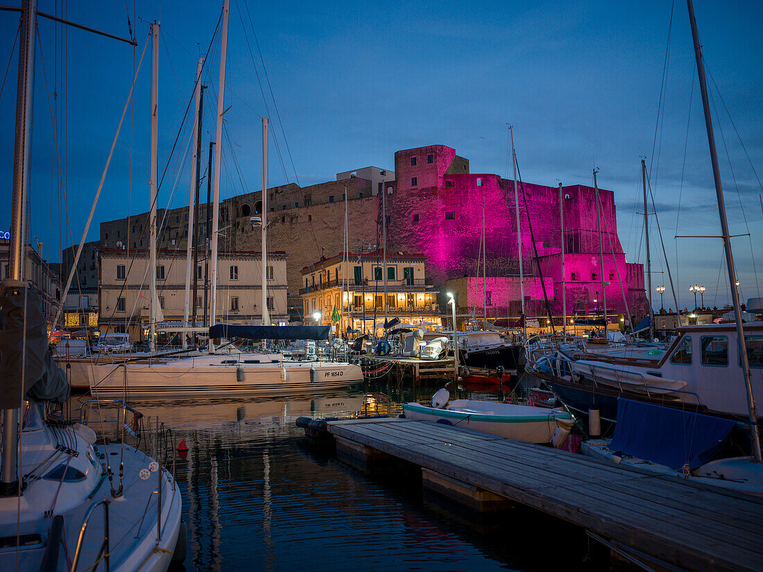 Castel dell'Ovo bei Nacht, Neapel, Kampanien, Süditalien, Italien, Europa