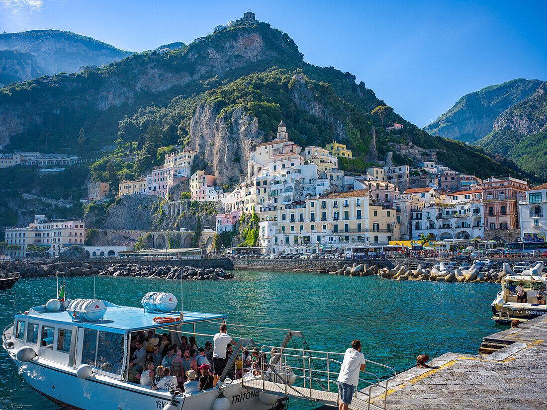  In the port of Amalfi, Amalfi, Amalfi Coast, Salerno, Campania, Southern Italy, Italy, Europe, Mediterranean 