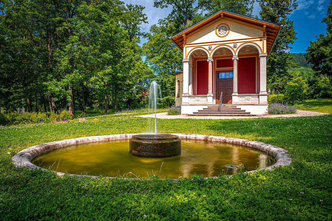  The Roman Pavilion (Tea House) in the Drackendorfer Goethepark in summer, Jena, Thuringia, Germany 