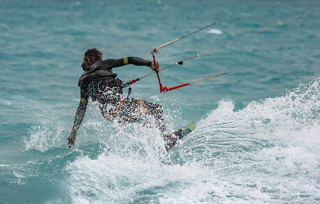 Kitesurfer an der Cote d'Azur in Nizza, Frankreich