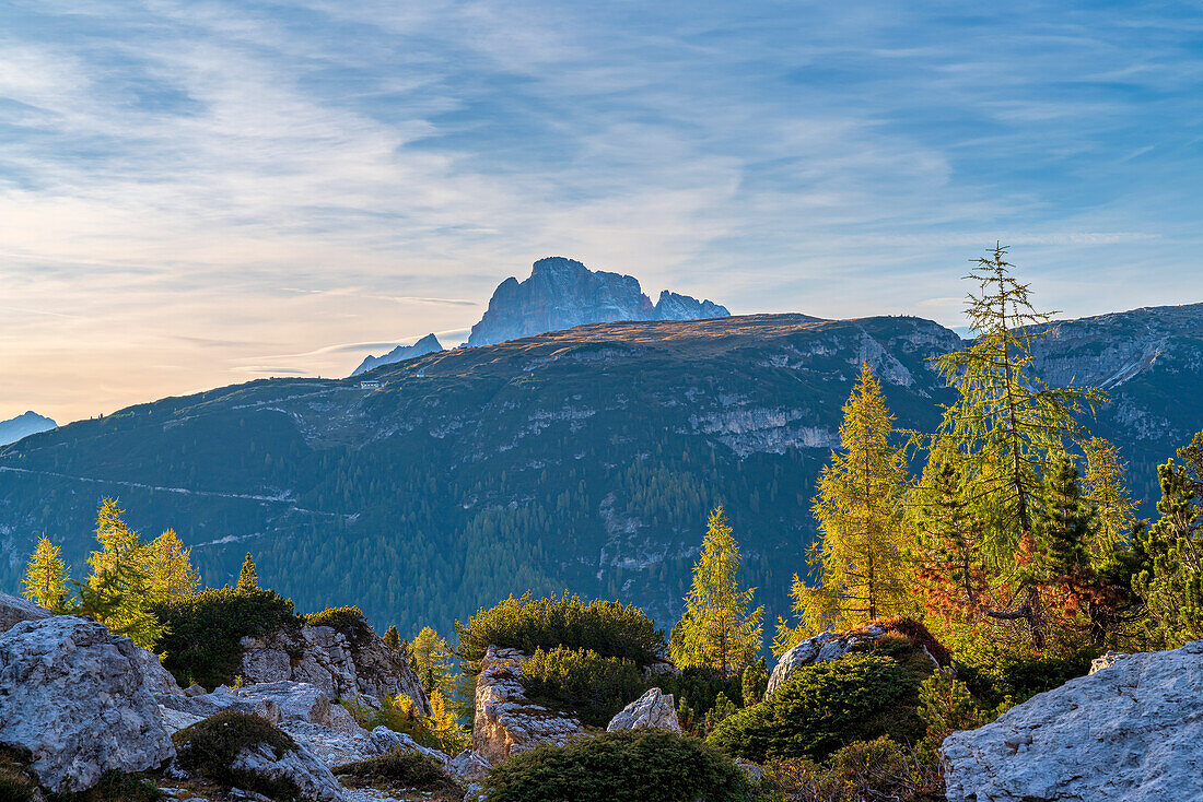  Evening atmosphere below the Three Peaks in autumn, South Tyrol, Italy, Europe 