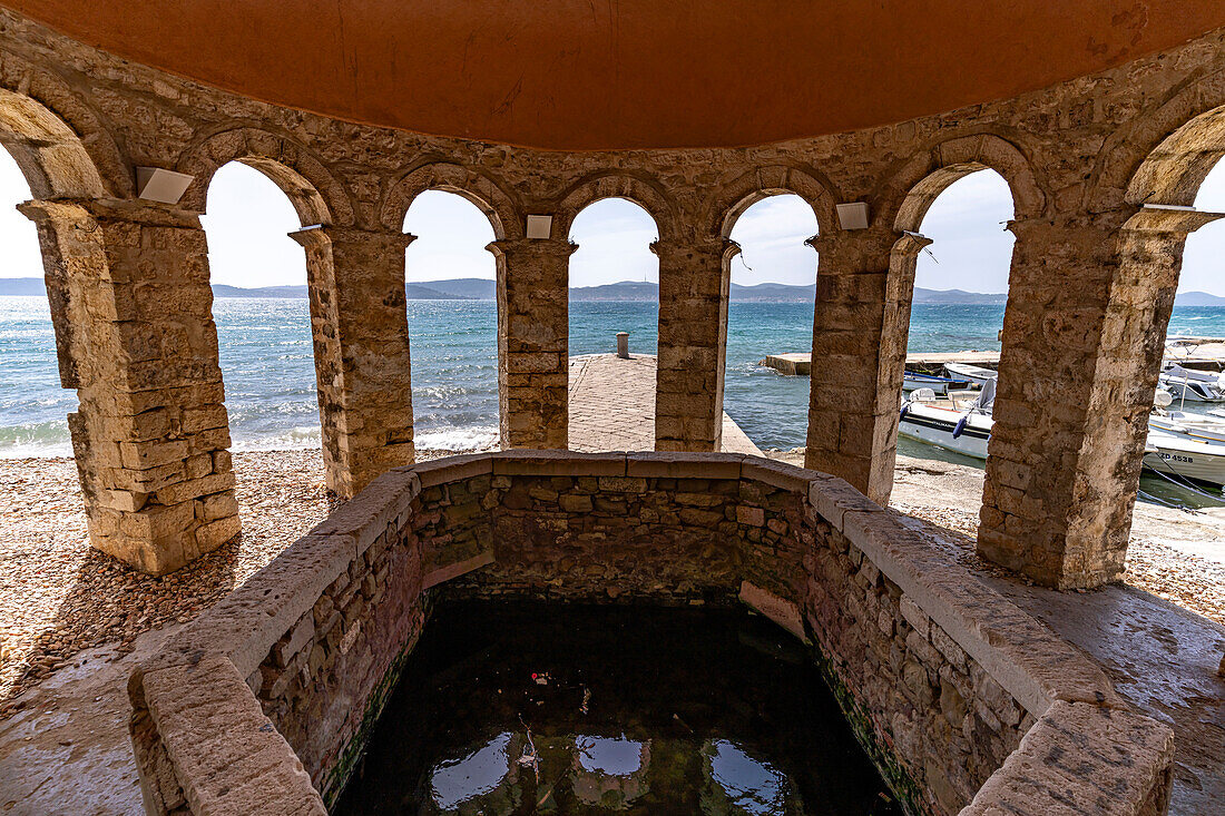  The Emperor&#39;s Fountain in Zadar, Croatia, Europe 