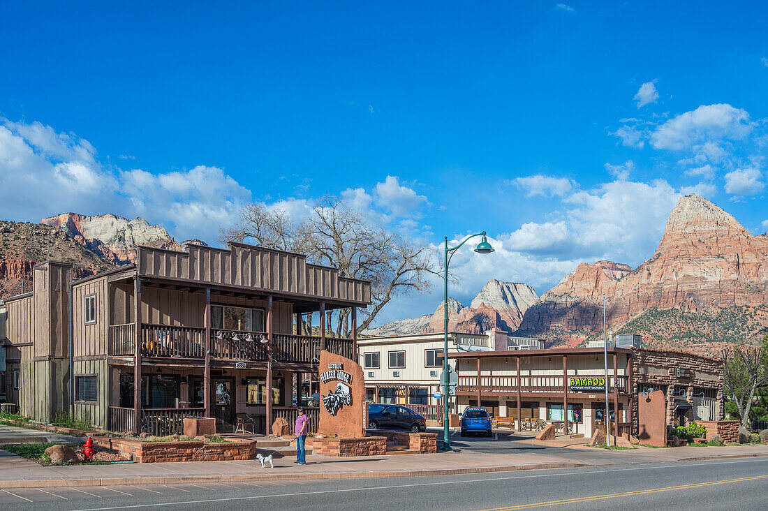  Springdale at the south entrance of Zion National Park, Utah, USA, United States 