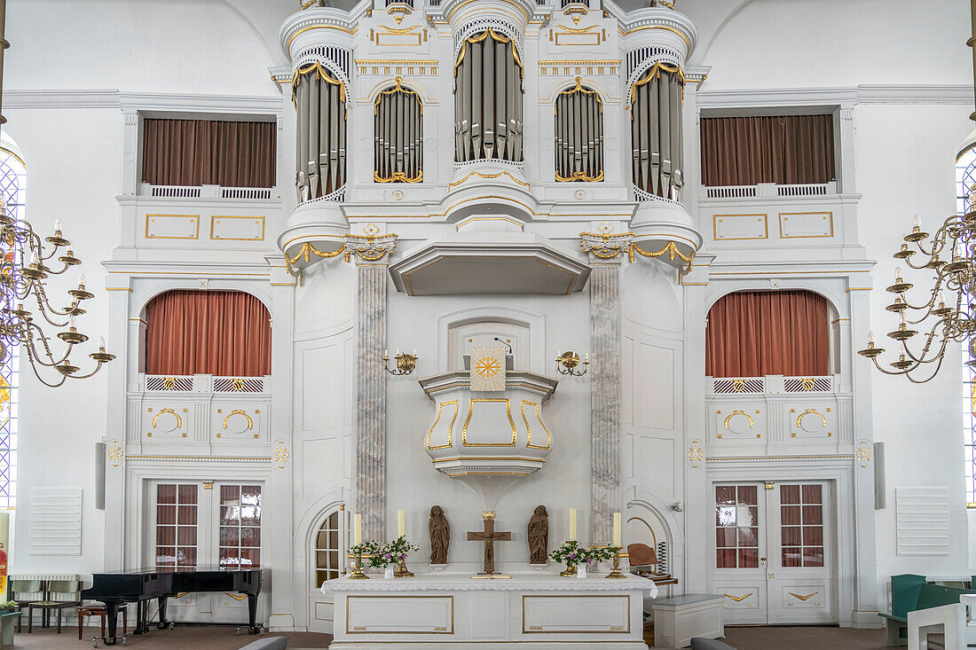 Innenraum der Stadtkirche St.-Petri in Ratzeburg, Schleswig-Holstein, Deutschland 