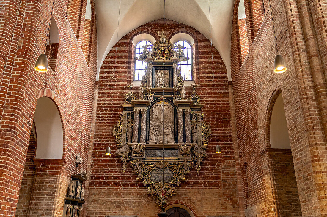  Interior of Ratzeburg Cathedral, Ratzeburg, Schleswig-Holstein, Germany  