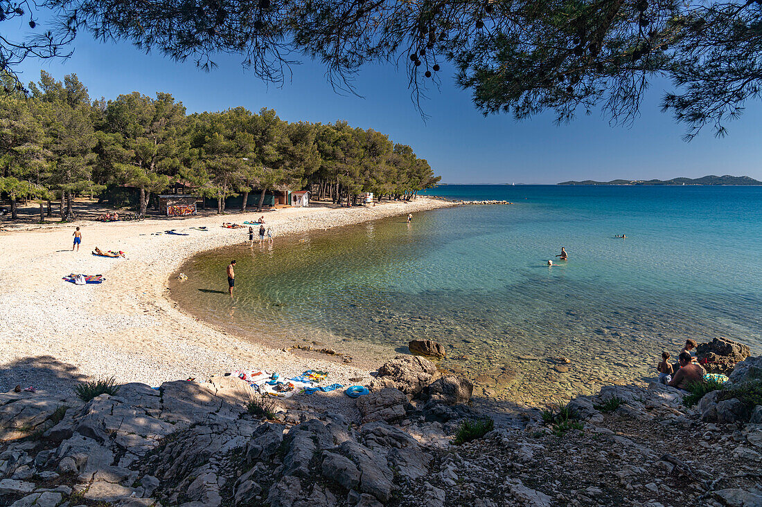Der Strand Pilatusa in Pakostane, Kroatien, Europa