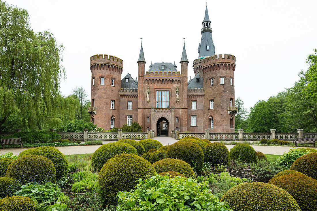 Schloss Moyland, Wasserschloss, Museum für moderne Kunst, Bedburg-Hau, Niederrhein, Nordrhein-Westfalen, Deutschland