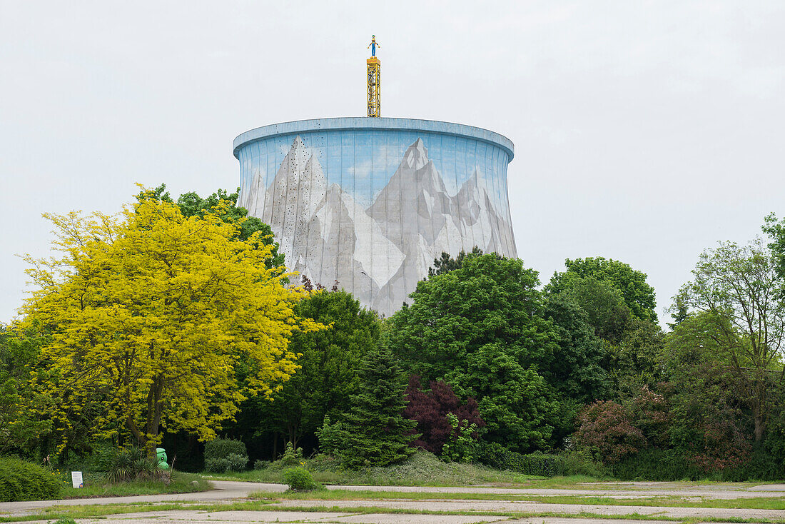 Bemalter Kühlturm im Freizeitpark Wunderland Kalkar,  ehemaliges Atomkraftwerk, Kalkar, Niederrhein, Nordrhein-Westfalen, Deutschland