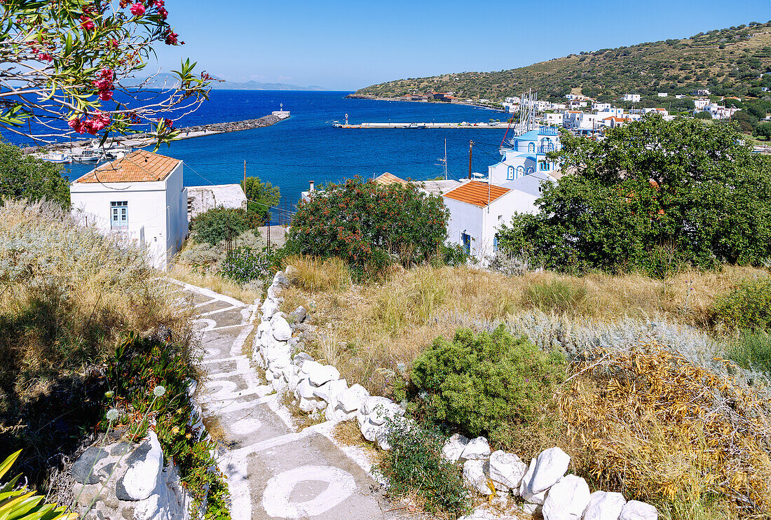 Treppenweg hinunter in den Hafenort Páli auf der Insel Nissyros (Nisyros, Nissiros, Nisiros) in Griechenland