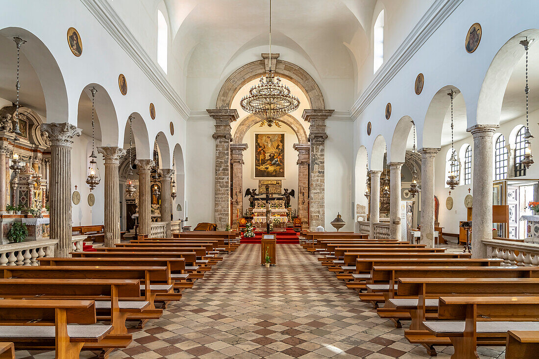 Innenraum der Kirche des heiligen Simeon in Zadar, Kroatien, Europa