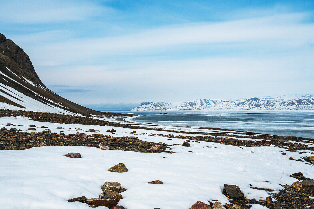  View of the bay Faksevagen, a branch of the Lomfjord, in the background the Rembrandt van Rijn, Spitsbergen, Svalbard, Norway, Arctic 