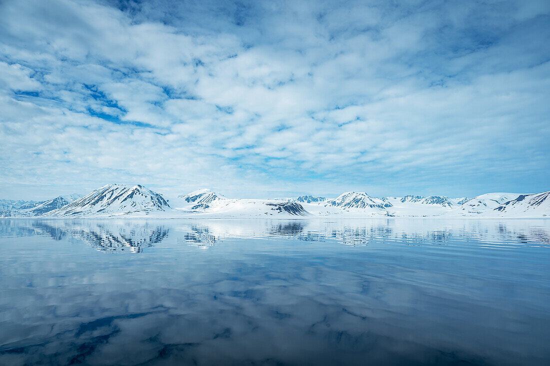  Snow-capped mountains and the North Polar Ocean with reflection, Spitsbergen, Svalbard, Norway, Arctic 