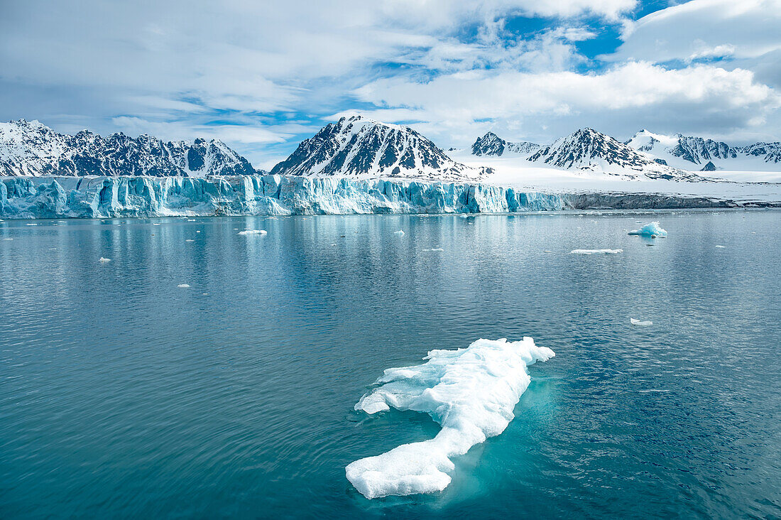  View of the edge of the Lilliehookbreen, Spitsbergen, Svalbard, Norway, Arctic 