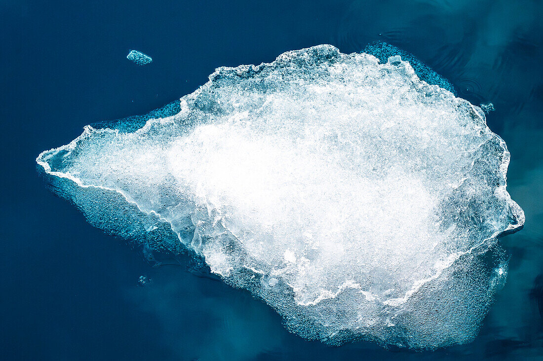  Ice floe in Krossfjord, Spitsbergen, Svalbard, Norway, Arctic 