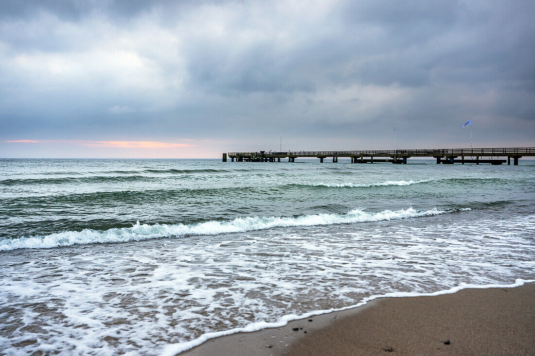  Sea bridge in the morning in the Baltic Sea resort of Dahme, Baltic Sea, Sea, Ostholstein, Schleswig-Holstein, Germany 