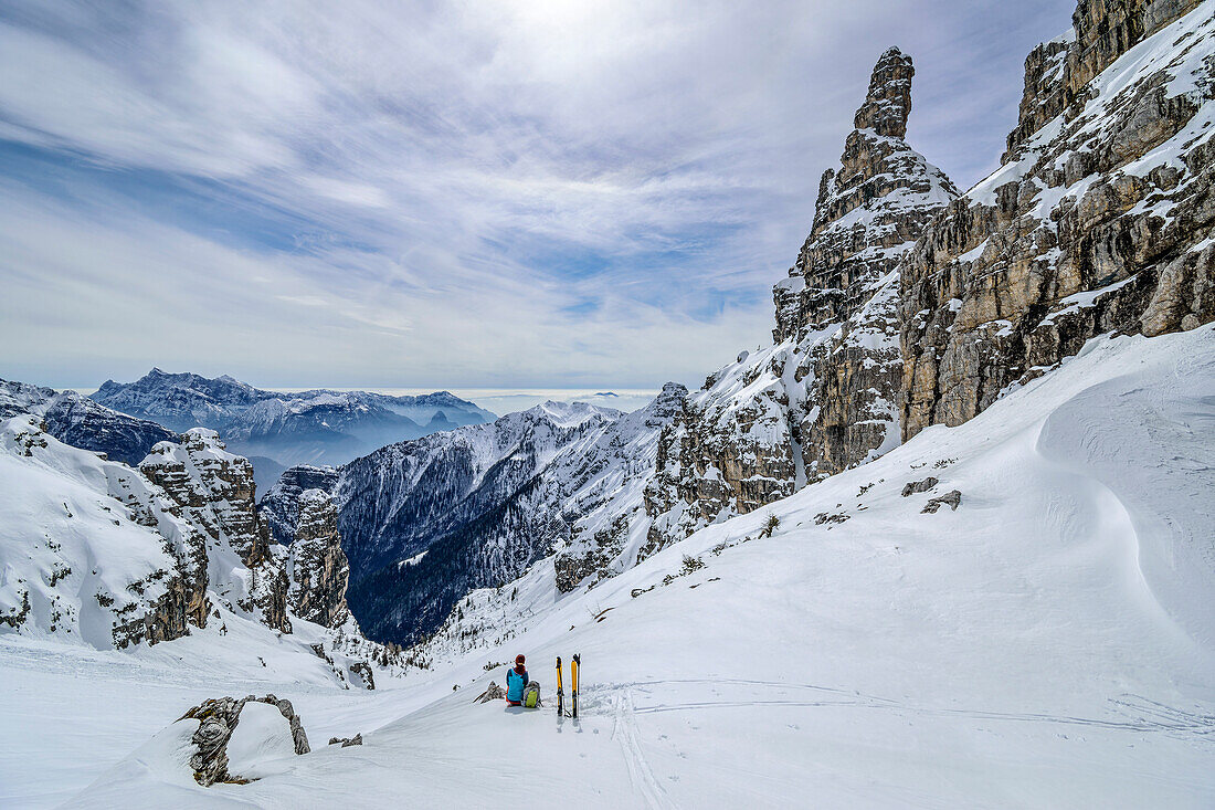  Woman on ski tour sitting in the Forcella Toanella, Bosconero Group, Dolomites, UNESCO World Heritage Dolomites, Veneto, Italy 