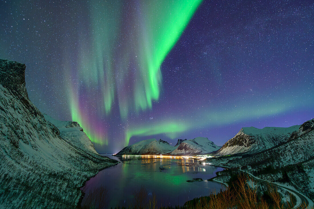  Northern lights over the Nordfjord, Bergsbotn, Nordfjord, Senja, Troms, Norway 