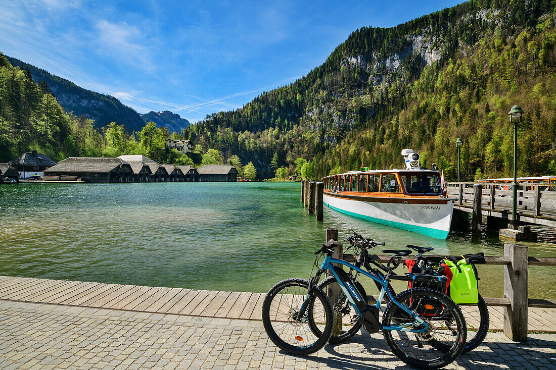  Two bikes stand at the jetty at Königssee, Schönau, Lake Constance-Königssee cycle path, Berchtesgaden, Upper Bavaria, Bavaria, Germany 