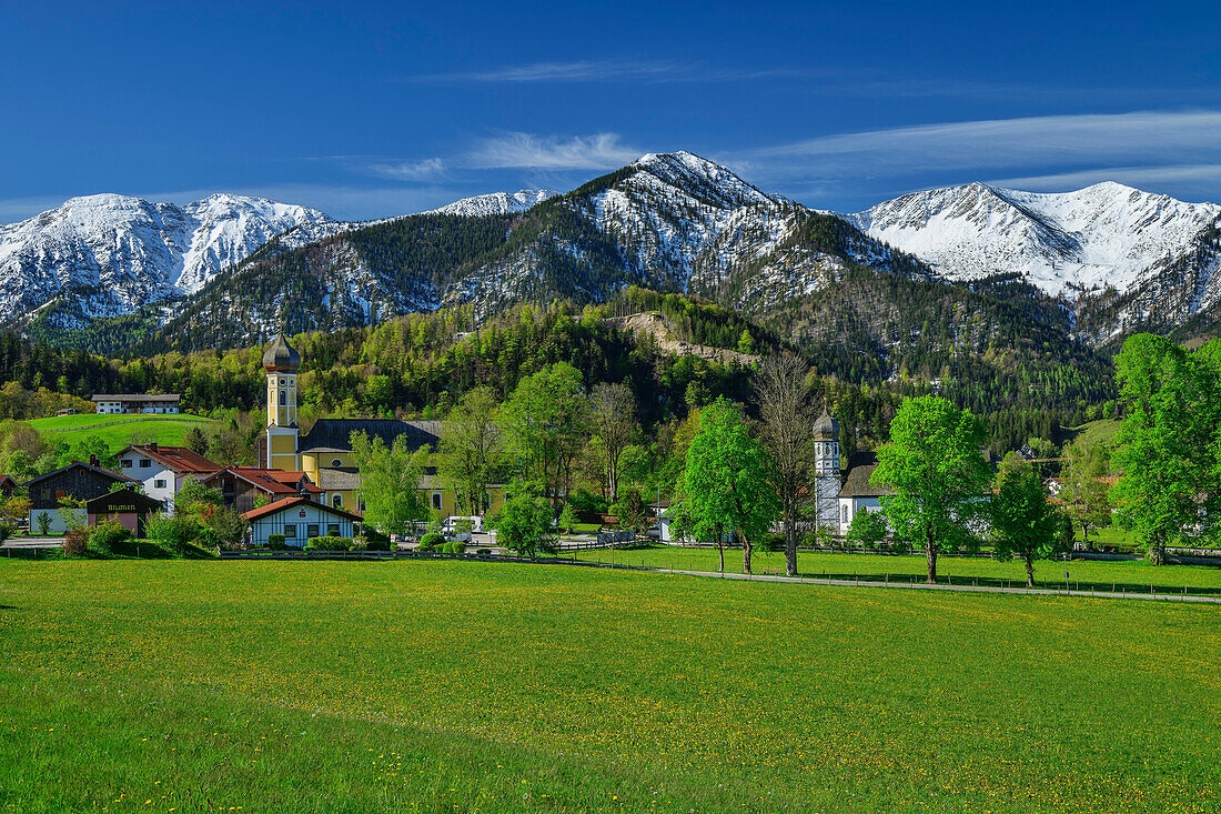  View of Fischbachau and snow-covered Mangfall Mountains, Fischbachau, Lake Constance-Königssee cycle path, Leitzachtal, Upper Bavaria, Bavaria, Germany 