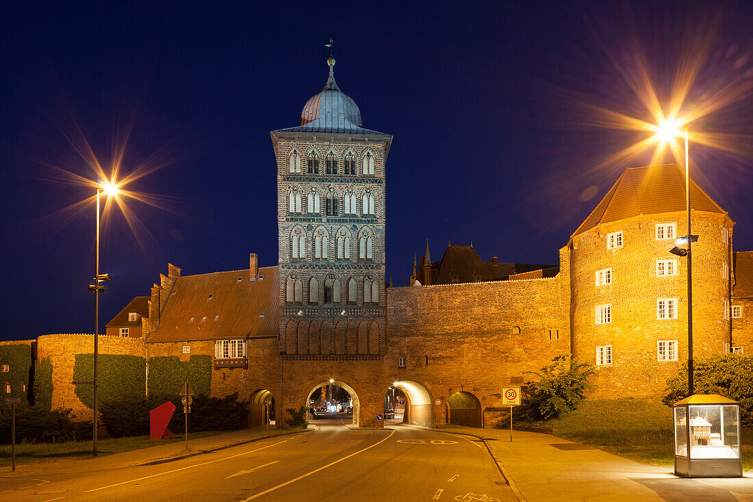  Castle gate at night, Hanseatic City of Luebeck, Schleswig-Holstein, Germany 