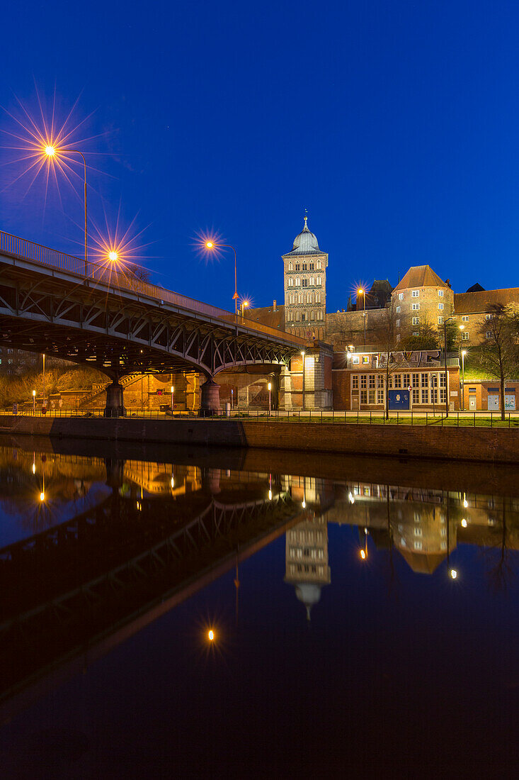  Castle gate at night, Hanseatic City of Luebeck, Schleswig-Holstein, Germany 