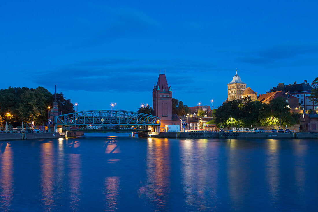 Hubbrücke im Abendlicht, Hansestadt Lübeck, Schleswig-Holstein, Deutschland