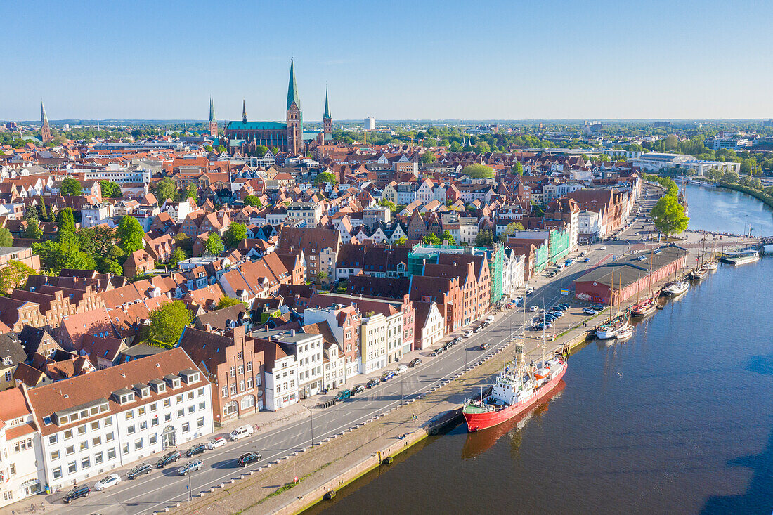  View of the Untertarve and the Marien Church, Hanseatic City of Luebeck, Schleswig-Holstein, Germany 