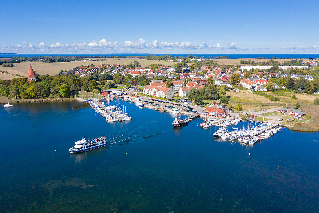 Blick auf den Hafen von Kirchdorf, Mecklenburg-Vorpommern, Deutschland