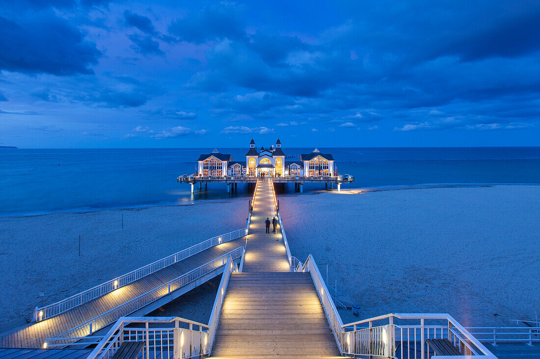 Seebrücke Sellin im Abendlicht, Insel Rügen, Ostsee, Mecklenburg-Vorpommern, Deutschland