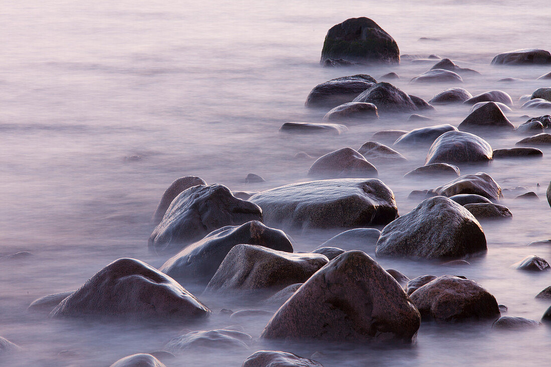 Steine an der Küste, Nationalpark Jasmund, Insel Rügen, Mecklenburg-Vorpommern, Deutschland