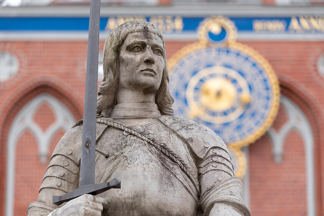  Riga Roland, statue in front of the House of Blackheads, Riga, Latvia 