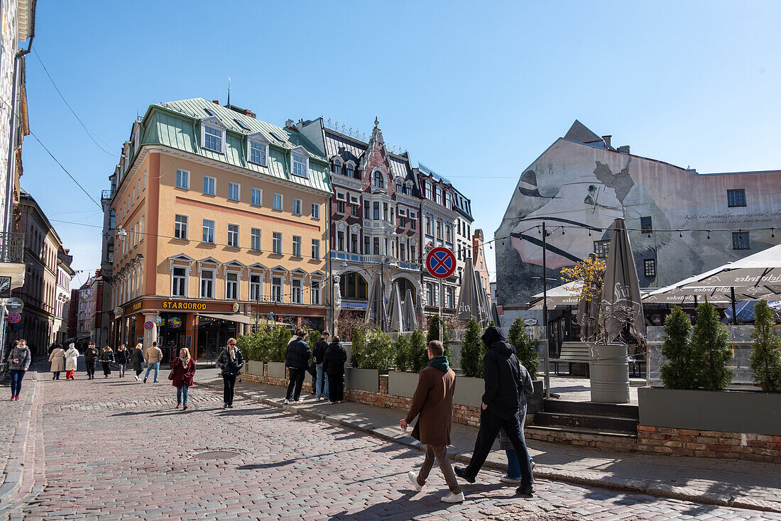  Locals and tourists stroll through the Old Town, Riga, Latvia 