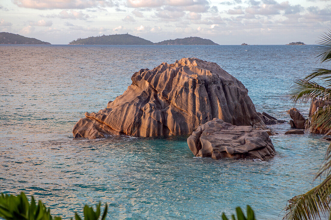 Am späten Nachmittag am Traumstrand Anse Patates, La Digue, Seychellen, Indischer Ozean, Afrika