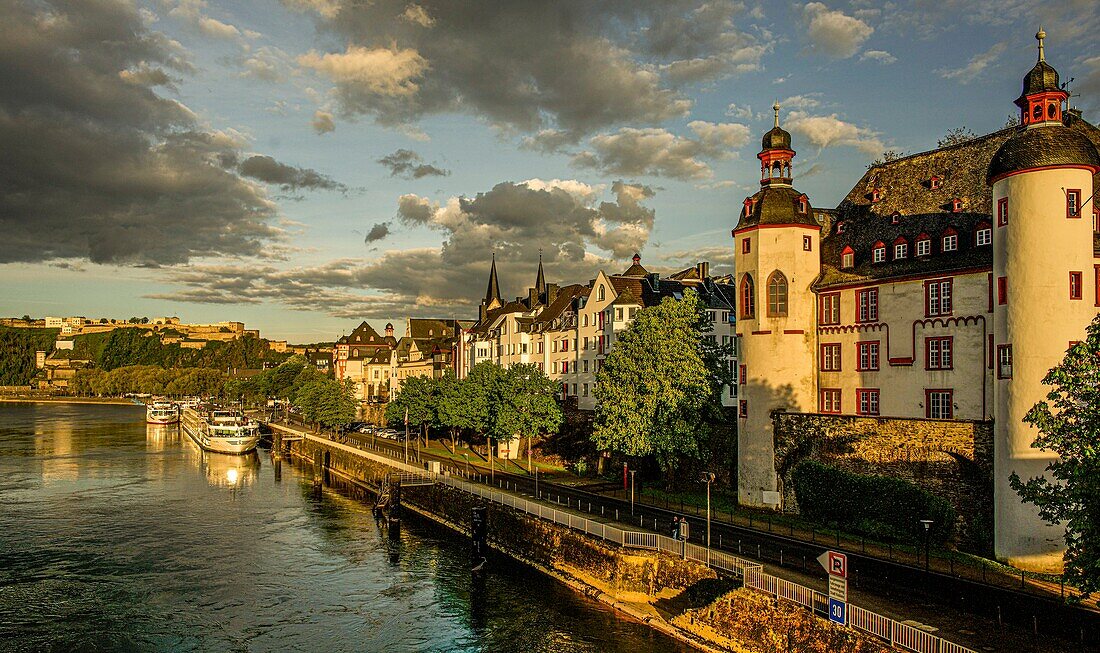  Old town of Koblenz on the banks of the Moselle in the evening light, on the right the Old Castle (13th century), in the background the Ehrenbreitstein Fortress, Rhineland-Palatinate, Germany 