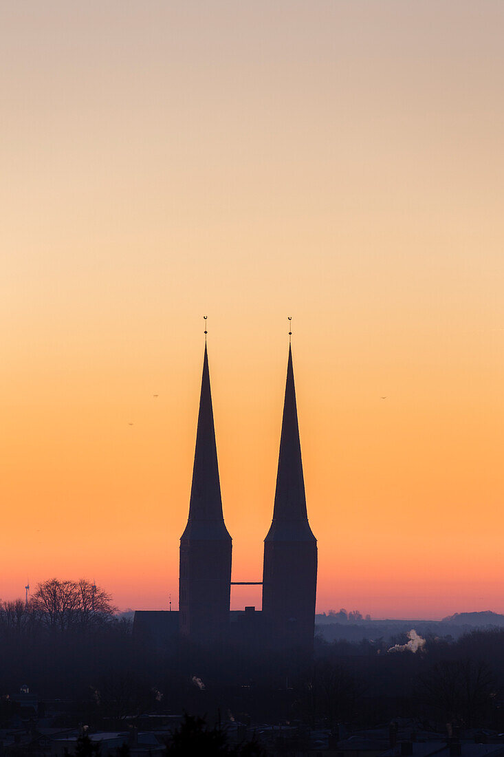 Dom-Kirche zu Sonnenaufgang, Hansestadt Lübeck, Schleswig-Holstein, Deutschland