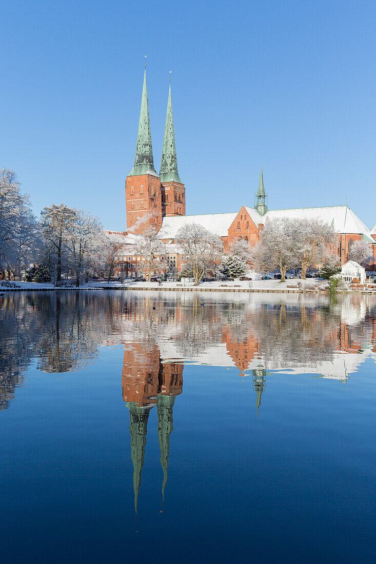  Cathedral church with reflection, winter, Hanseatic City of Luebeck, Schleswig-Holstein, Germany 