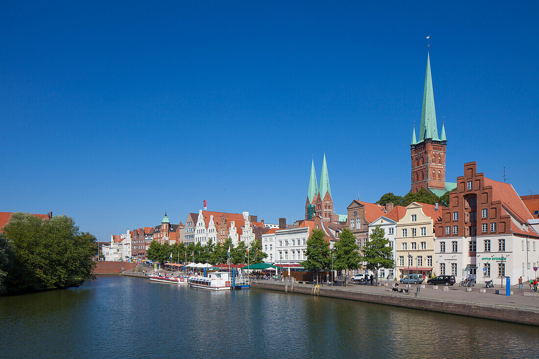  Old town houses on the Obertrave, Hanseatic City of Luebeck, Schleswig-Holstein, Germany 