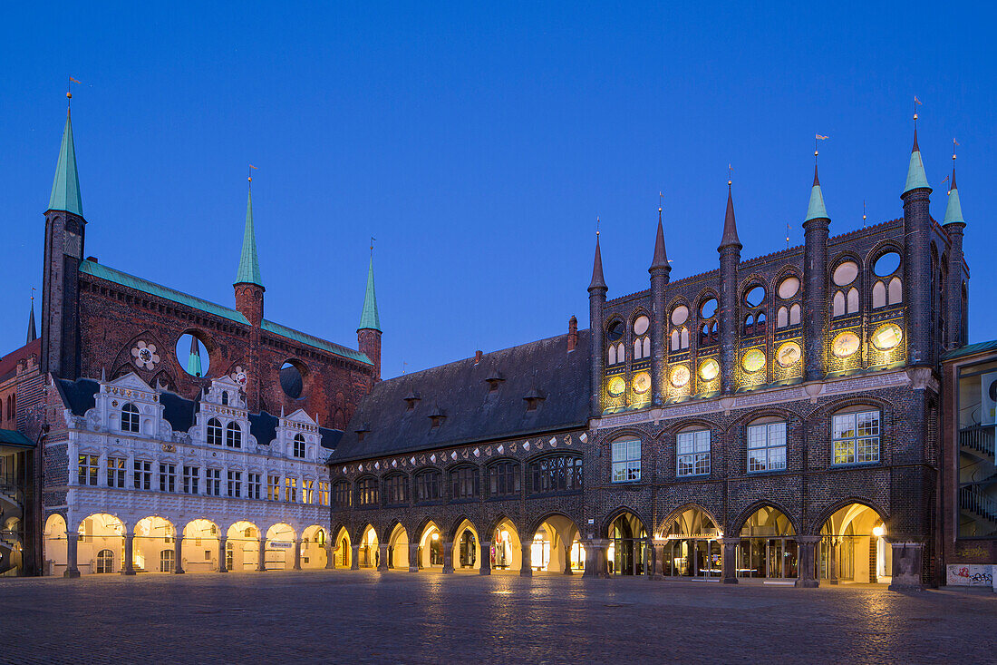 Rathausmarkt bei Nacht, Hansestadt Lübeck, Schleswig-Holstein, Deutschland