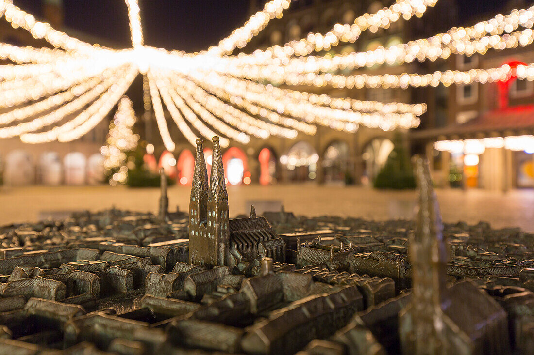  View over the Luebeck relief to the Christmas market, Hanseatic City of Luebeck, UNESCO World Heritage Site, Schleswig-Holstein, Germany 