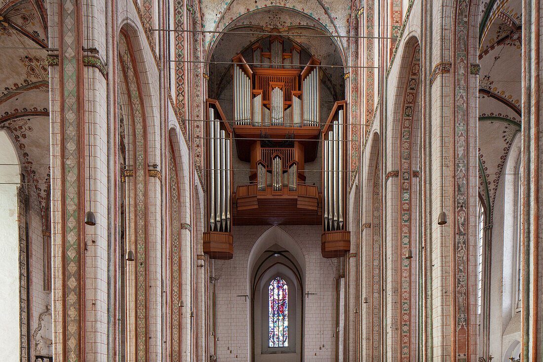  St. Mary&#39;s Church, interior with organ, Hanseatic City of Luebeck, Schleswig-Holstein, Germany 