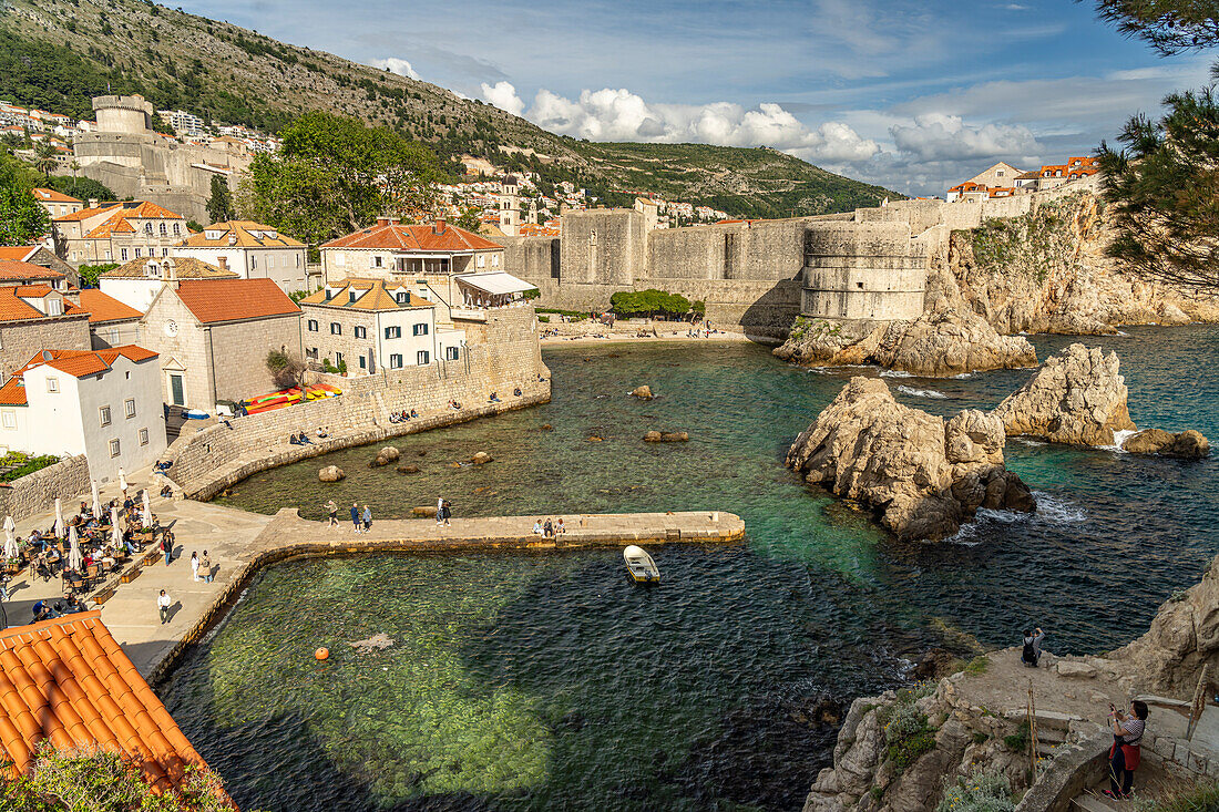 Bokar-Festung, Kolorina Bucht und Stadtmauer in Dubrovnik, Kroatien, Europa 