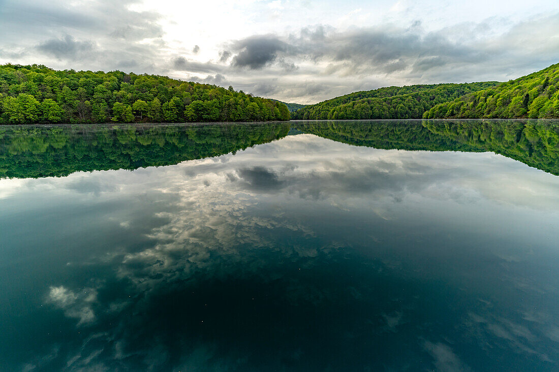 Der grösste See Kozjak im Nationalpark Plitvicer Seen, Kroatien, Europa 