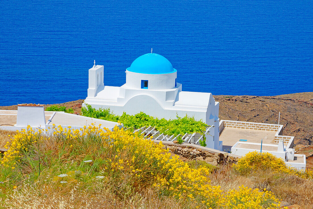 Panagia Skopiani church overlooking Platis Gialos bay, Serifos Island, Cyclades Islands, Greece